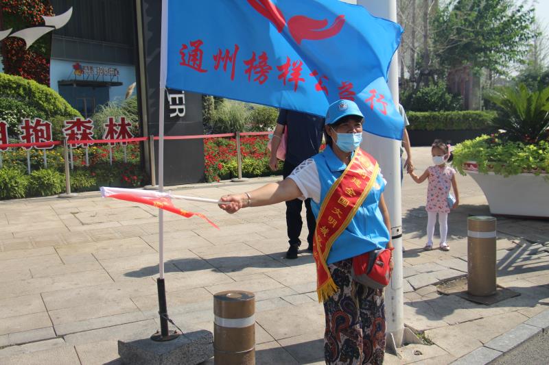 <strong>呀呀呀，小屄出水水了</strong>